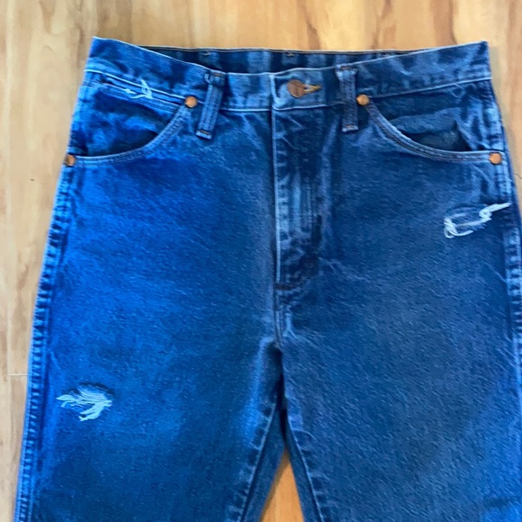 Vintage distressed Wrangler Jeans - Picture 6 of 14